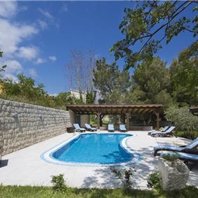 5 bedroom bayside villa with pool near Kotor, sleeps 12